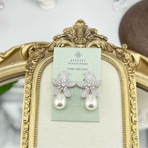 🌸 Atterri Flower Pearl Drop Earrings 🌸
